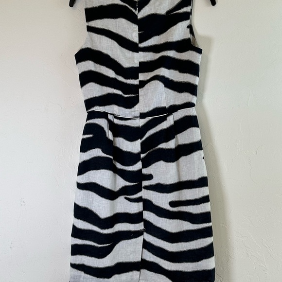 Banana Republic Zebra Print 100% Linen Career Back Zip Dress with Pleats Sz 4 - Picture 8 of 12
